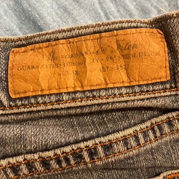 Abercrombie short jean shorts. Size 8. - Picture 3 of 5